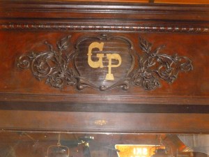 Inscription in the historic backbar