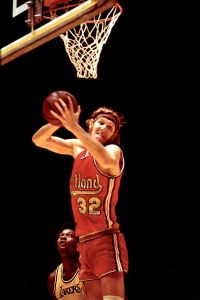 Public Domain - Wikimedia Commons (By Unknown - National Basketball Association press photo, Public Domain, https://commons.wikimedia.org/w/index.php?curid=31105414)