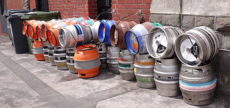 800px-Kegs_in_Bristol