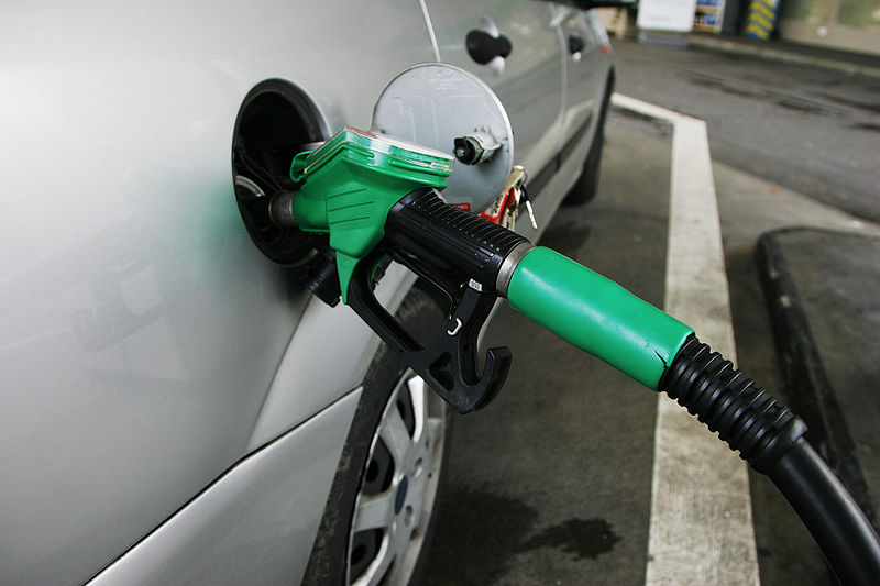 800px-Petrol_pump_mp3h0354